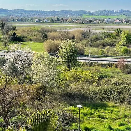 Vicino Aeroporto D'abruzzo *